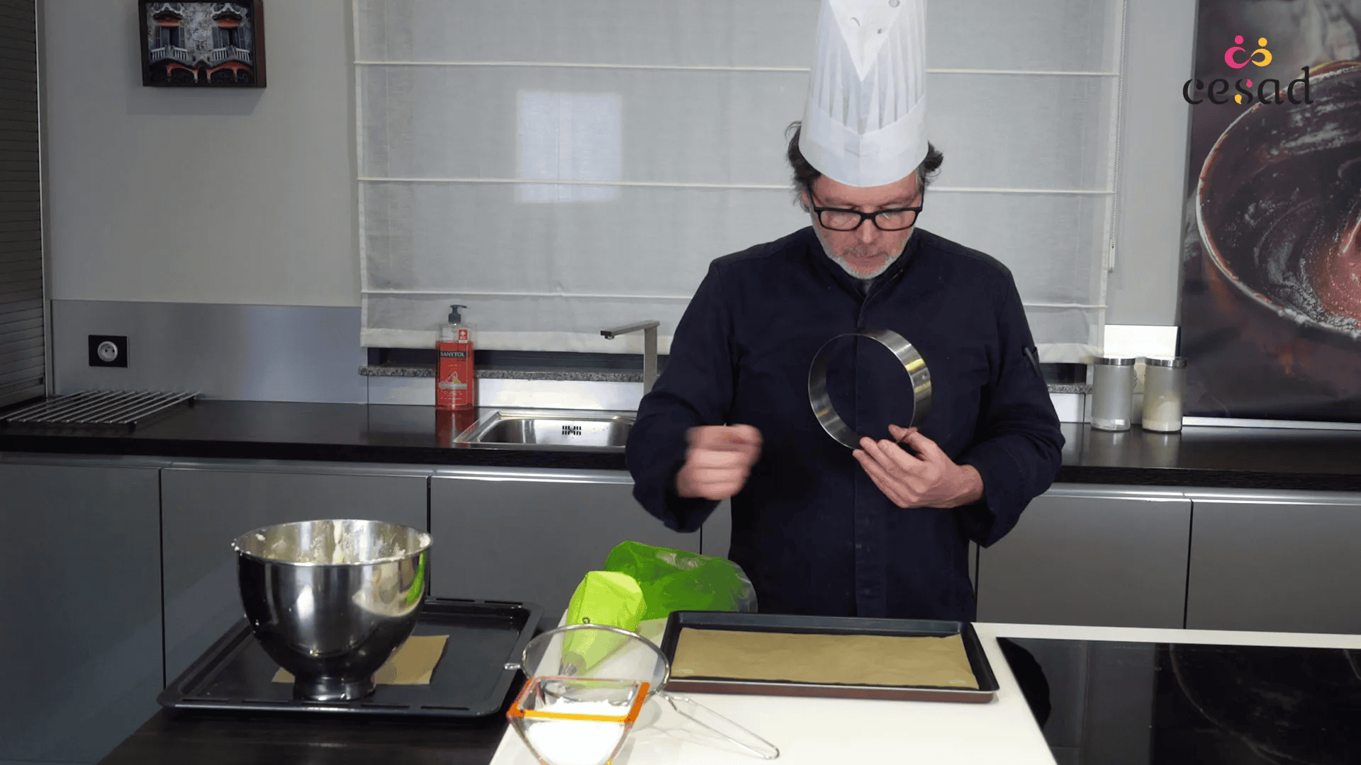 Dresser le biscuit avec une poche à douille