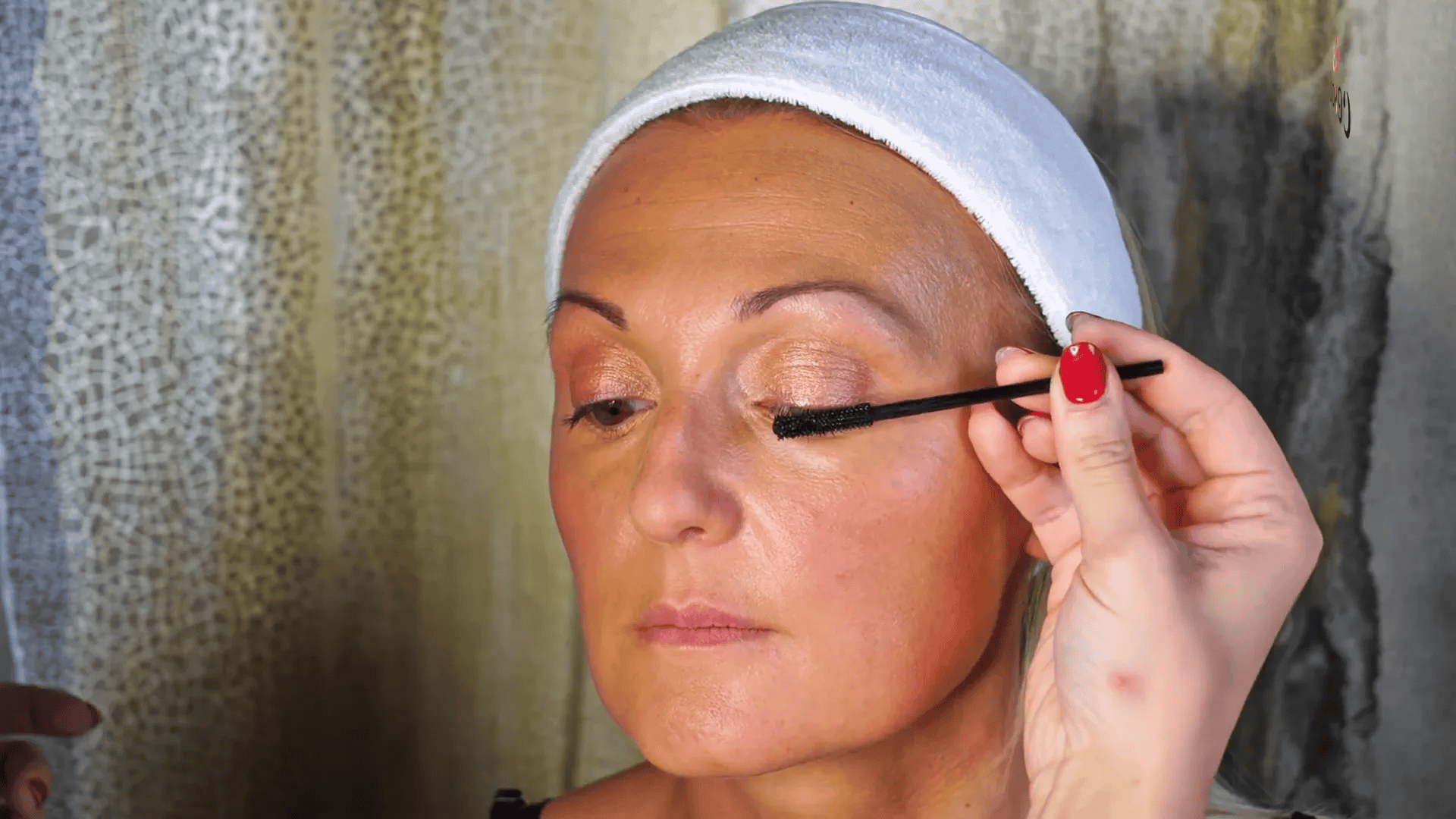 Application du mascara sur les cils